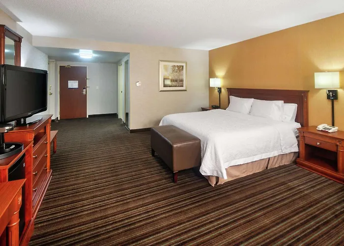 Hampton Inn & Suites By Hilton Toronto AirportAirport Hotel